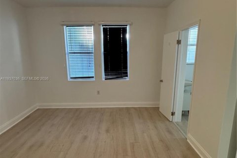 Condo in Miami Beach, Florida, 2 bedrooms  № 1996235 - photo 13