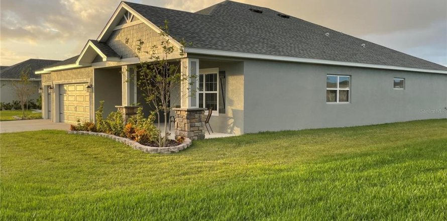 Casa en Auburndale, Florida 5 dormitorios, 233.93 m2 № 1828003