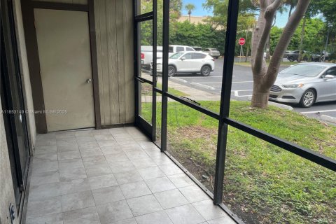 Снять в аренду кондоминиум в Майами, Флорида 2 спальни, 80.82м2, № 1875694 - фото 14