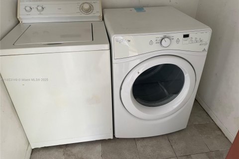 Снять в аренду кондоминиум в Майами, Флорида 2 спальни, 80.82м2, № 1875694 - фото 13