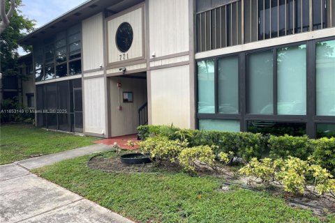 Снять в аренду кондоминиум в Майами, Флорида 2 спальни, 80.82м2, № 1875694 - фото 1