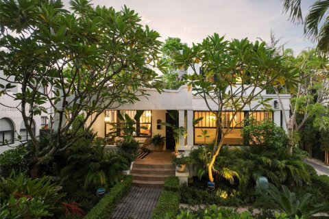 Casa en venta en Miami, Florida, 5 dormitorios, 316.24 m2 № 1945993 - foto 3