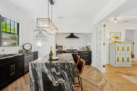 Casa en venta en Miami, Florida, 5 dormitorios, 316.24 m2 № 1945993 - foto 15