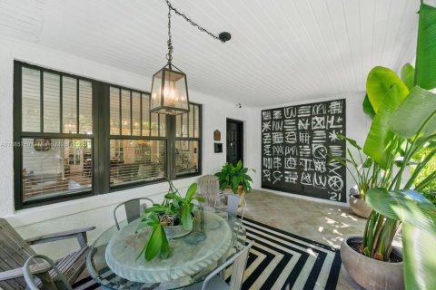 Casa en venta en Miami, Florida, 5 dormitorios, 316.24 m2 № 1945993 - foto 6