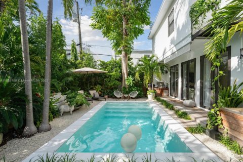 Casa en venta en Miami, Florida, 5 dormitorios, 316.24 m2 № 1945993 - foto 29