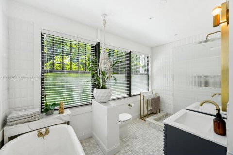 Casa en venta en Miami, Florida, 5 dormitorios, 316.24 m2 № 1945993 - foto 22