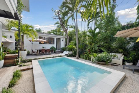 Casa en venta en Miami, Florida, 5 dormitorios, 316.24 m2 № 1945993 - foto 30
