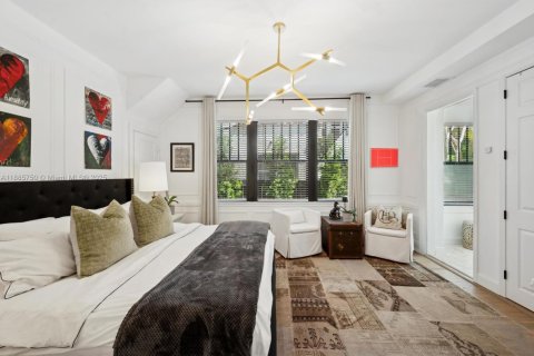Casa en venta en Miami, Florida, 5 dormitorios, 316.24 m2 № 1945993 - foto 23
