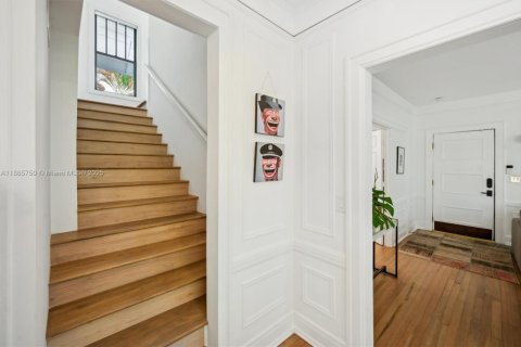 Casa en venta en Miami, Florida, 5 dormitorios, 316.24 m2 № 1945993 - foto 24