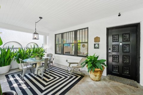 Casa en venta en Miami, Florida, 5 dormitorios, 316.24 m2 № 1945993 - foto 4