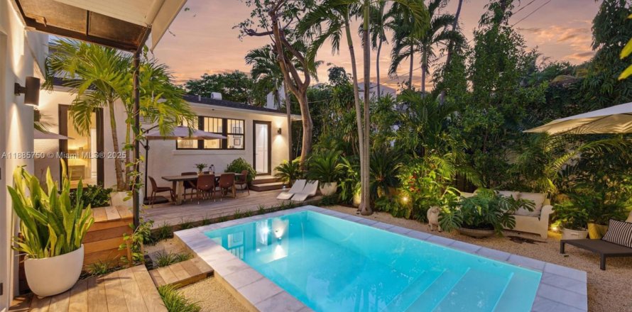 Casa en Miami, Florida 5 dormitorios, 316.24 m2 № 1945993