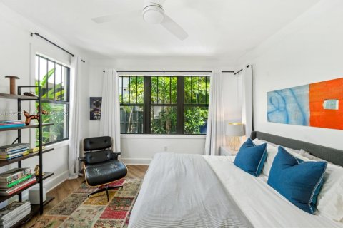 Casa en venta en Miami, Florida, 5 dormitorios, 316.24 m2 № 1945993 - foto 20