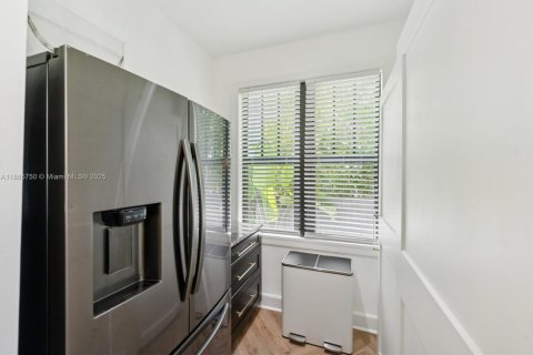 Casa en venta en Miami, Florida, 5 dormitorios, 316.24 m2 № 1945993 - foto 18