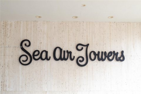 Condo in Hollywood, Florida, 2 bedrooms  № 2002914 - photo 24