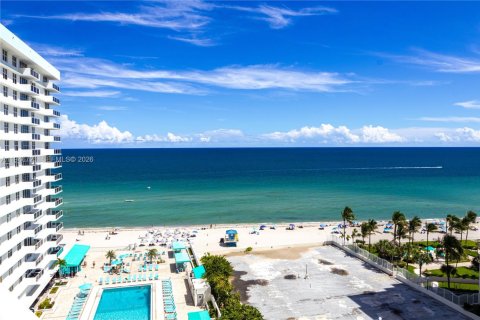 Condo in Hollywood, Florida, 2 bedrooms  № 2002914 - photo 6