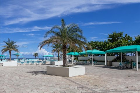 Condo in Hollywood, Florida, 2 bedrooms  № 2002914 - photo 21