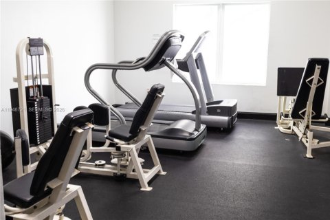 Condo in Hollywood, Florida, 2 bedrooms  № 2002914 - photo 22