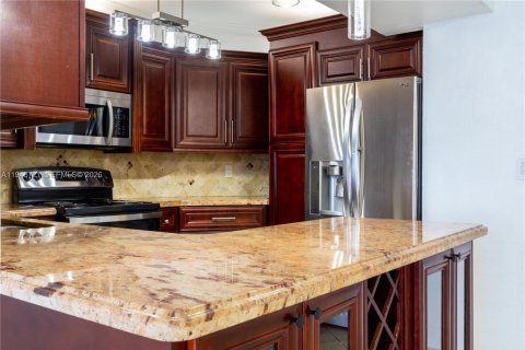 Condo in Hollywood, Florida, 2 bedrooms  № 2002914 - photo 2