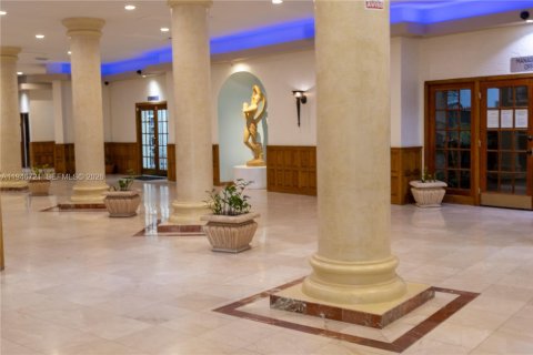 Condo in Hollywood, Florida, 2 bedrooms  № 2002914 - photo 23