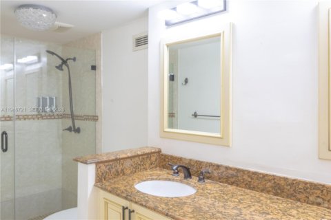 Condo in Hollywood, Florida, 2 bedrooms  № 2002914 - photo 14
