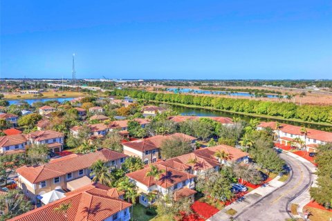 Touwnhouse à vendre à Miramar, Floride: 3 chambres, 157.93 m2 № 2081080 - photo 6