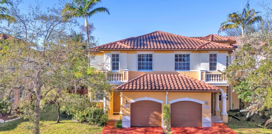 Touwnhouse à Miramar, Floride 3 chambres, 157.93 m2 № 2081080