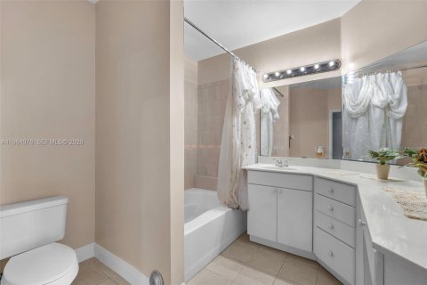 Touwnhouse à vendre à Miramar, Floride: 3 chambres, 157.93 m2 № 2081080 - photo 11