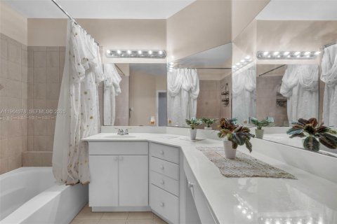 Touwnhouse à vendre à Miramar, Floride: 3 chambres, 157.93 m2 № 2081080 - photo 12
