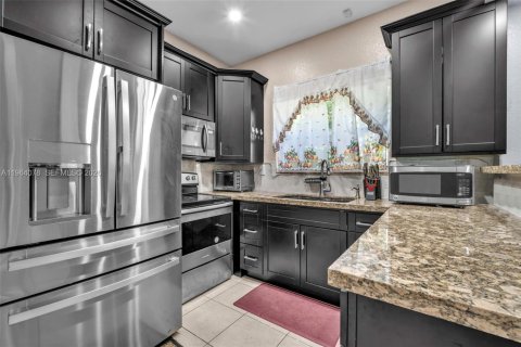 Touwnhouse à vendre à Miramar, Floride: 3 chambres, 157.93 m2 № 2081080 - photo 8