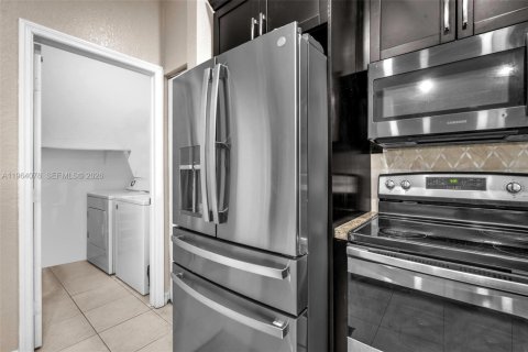 Touwnhouse à vendre à Miramar, Floride: 3 chambres, 157.93 m2 № 2081080 - photo 9