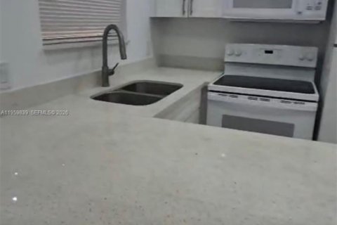 Кондоминиум с 1 спальней в Майами, Флорида № 2078935