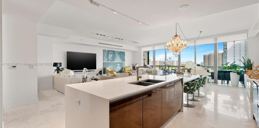 Condominio en Aventura, Florida, 4 dormitorios  № 1775877