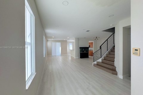 Townhouse in Doral, Florida 4 bedrooms, 204.11 sq.m. № 2003591 - photo 5