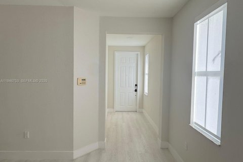 Townhouse in Doral, Florida 4 bedrooms, 204.11 sq.m. № 2003591 - photo 4