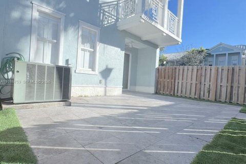 Townhouse in Doral, Florida 4 bedrooms, 204.11 sq.m. № 2003591 - photo 27