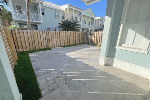 Townhouse in Doral, Florida 4 bedrooms, 204.11 sq.m. № 2003591 - photo 28