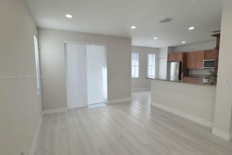 Townhouse in Doral, Florida 4 bedrooms, 204.11 sq.m. № 2003591 - photo 10