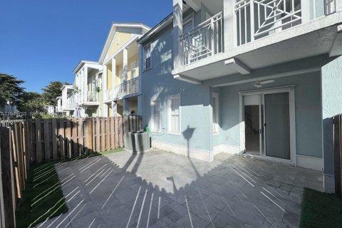 Townhouse in Doral, Florida 4 bedrooms, 204.11 sq.m. № 2003591 - photo 24