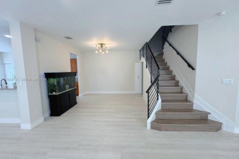 Townhouse in Doral, Florida 4 bedrooms, 204.11 sq.m. № 2003591 - photo 7