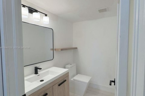 Townhouse in Doral, Florida 4 bedrooms, 204.11 sq.m. № 2003591 - photo 19