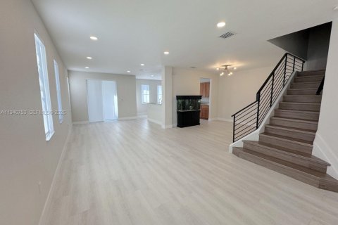 Townhouse in Doral, Florida 4 bedrooms, 204.11 sq.m. № 2003591 - photo 6