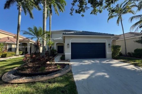 House in Weston, Florida 4 bedrooms, 208.1 sq.m. № 2043116