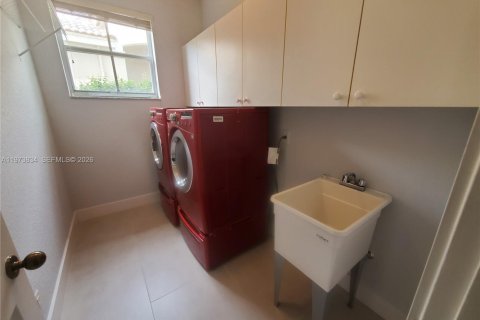 House in Weston, Florida 4 bedrooms, 208.1 sq.m. № 2043116 - photo 19