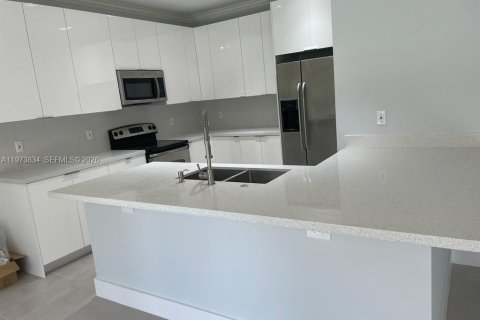 House in Weston, Florida 4 bedrooms, 208.1 sq.m. № 2043116 - photo 6