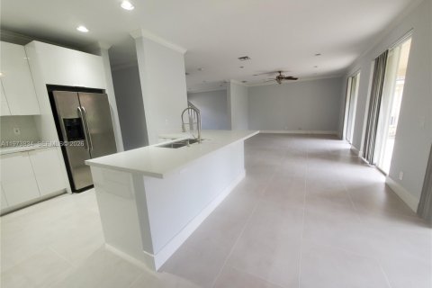 House in Weston, Florida 4 bedrooms, 208.1 sq.m. № 2043116 - photo 7