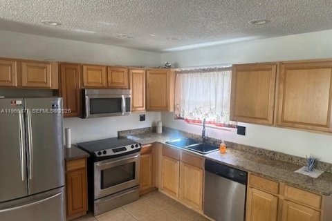 Casa en alquiler en Hallandale Beach, Florida, 3 dormitorios, 212.47 m2 № 2028382 - foto 11