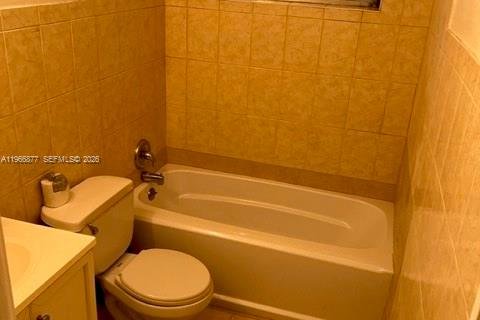 Casa en alquiler en Hallandale Beach, Florida, 3 dormitorios, 212.47 m2 № 2028382 - foto 6