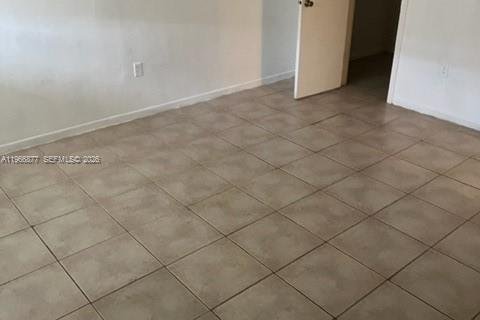 Casa en alquiler en Hallandale Beach, Florida, 3 dormitorios, 212.47 m2 № 2028382 - foto 8