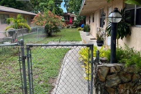 Casa en alquiler en Hallandale Beach, Florida, 3 dormitorios, 212.47 m2 № 2028382 - foto 4