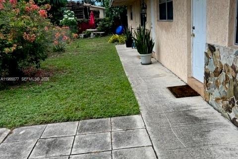 Casa en alquiler en Hallandale Beach, Florida, 3 dormitorios, 212.47 m2 № 2028382 - foto 3